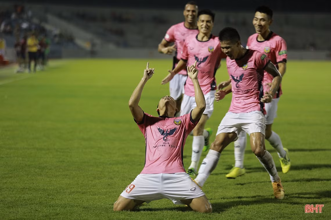 Hành trình trụ hạng của Hồng Lĩnh Hà Tĩnh ở V.League 2022