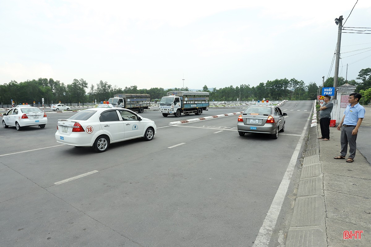 Học viên ôn luyện trước khi tham gia kỳ sát hạch GPLX. bqbht_br_bo-de-sat-hach-gplx-600-cau-hoi-01.jpg