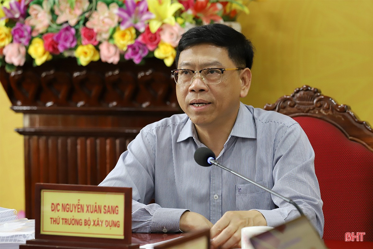 Thứ trưởng Bộ Xây dựng Nguyễn Xuân Sang kết luận cuộc họp. bqbht_br_cang-bien-02.jpg