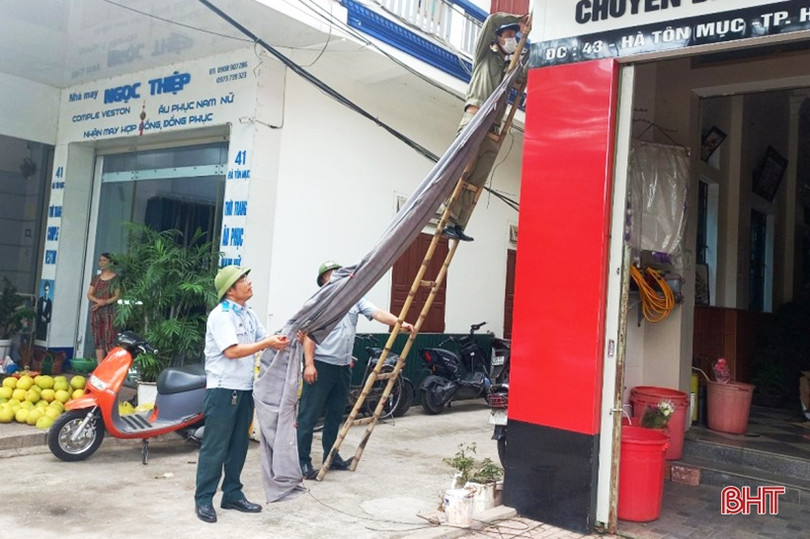 Tháo dỡ nhiều công trình, biển hiệu vi phạm trật tự đô thị tại TP Hà Tĩnh