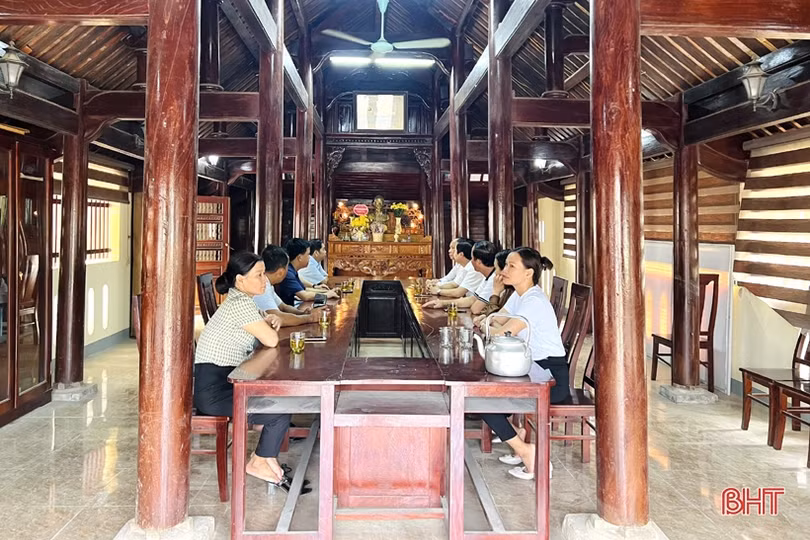 Dâng hương tại Đình Tứ Mỹ nhân kỷ niệm 93 năm Xô viết Nghệ Tĩnh