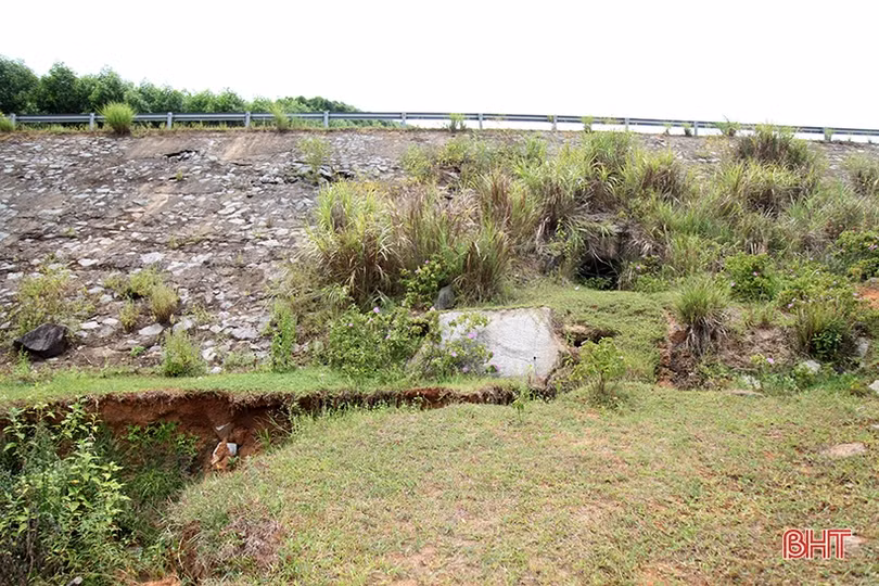 Gần 2,2 tỷ đồng sửa chữa tràn xả lũ hồ Cỏ Lăn