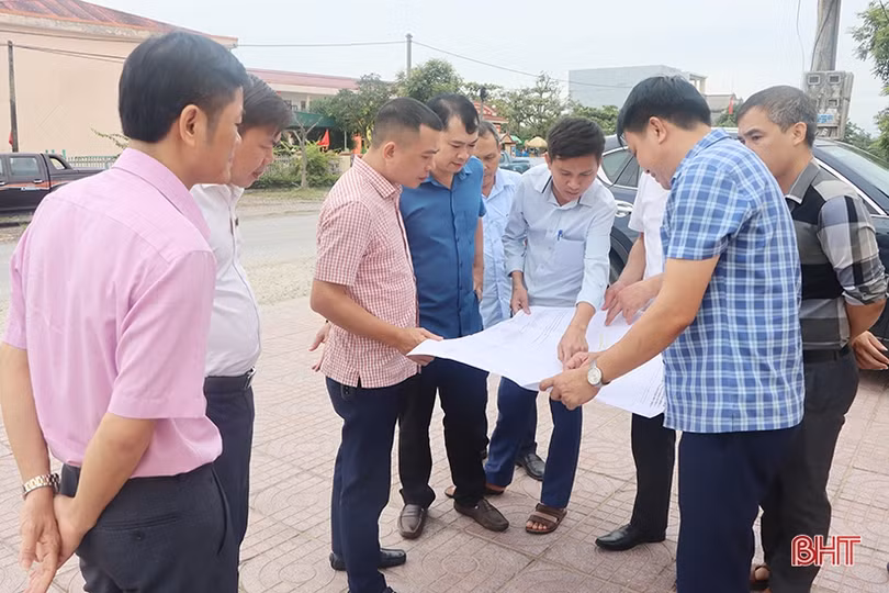 Cẩm Xuyên bàn giao mặt bằng dự án nâng cấp quốc lộ 8C