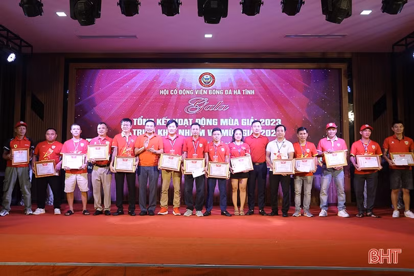 Hội cổ động viên tiếp tục đoàn kết, đồng hành cùng bóng đá Hà Tĩnh