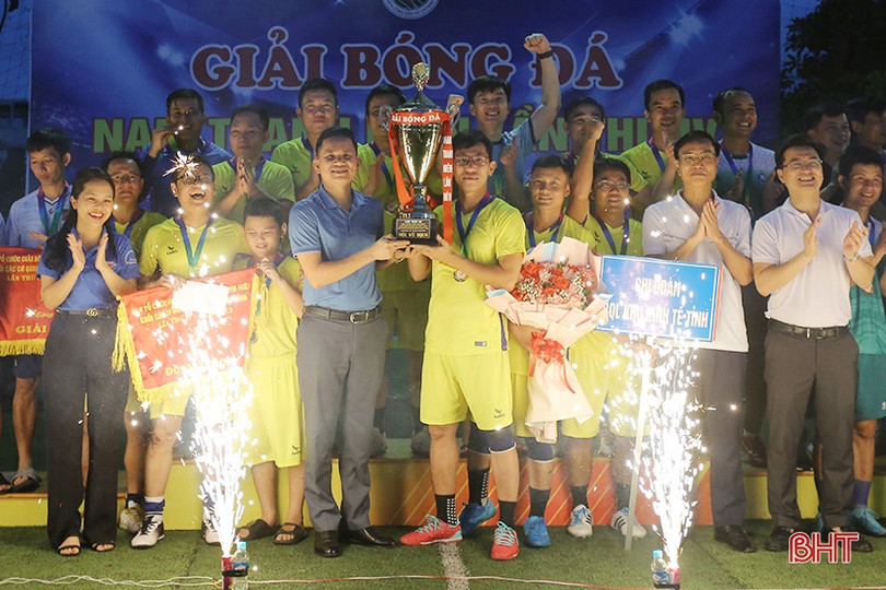 Bế mạc Giải Bóng đá nam Khối các cơ quan và doanh nghiệp Hà Tĩnh