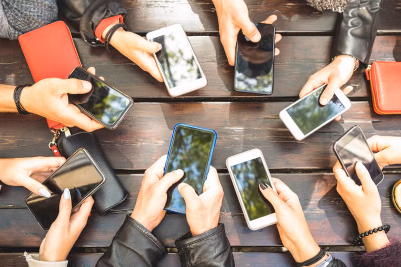 Khi người trẻ thích “sống ảo”