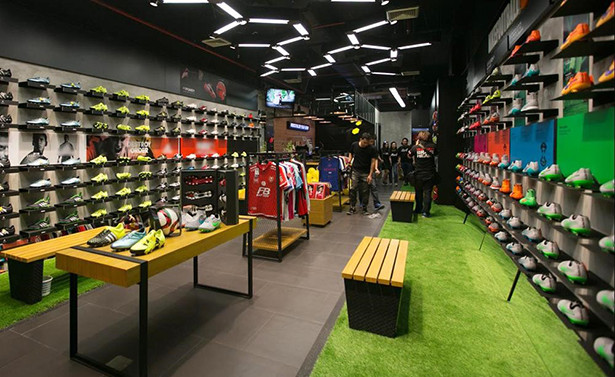 Mua giày đá bóng chính hãng ở đâu giá rẻ? Chất lượng? ảnh 1 Mua giày đá bóng chính hãng ở đâu giá rẻ? Chất lượng?