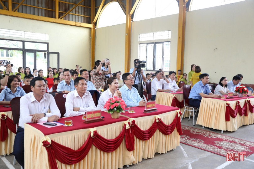 Quỹ Minh Đức trao phòng học máy tính cho trường học ở thị xã Kỳ Anh