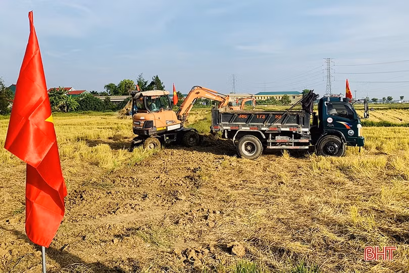 Sau vụ hè thu, Cẩm Xuyên bắt tay chuyển đổi ruộng đất hơn 465ha