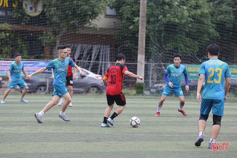 Khởi tranh Giải Bóng đá nam khối các cơ quan và doanh nghiệp Hà Tĩnh