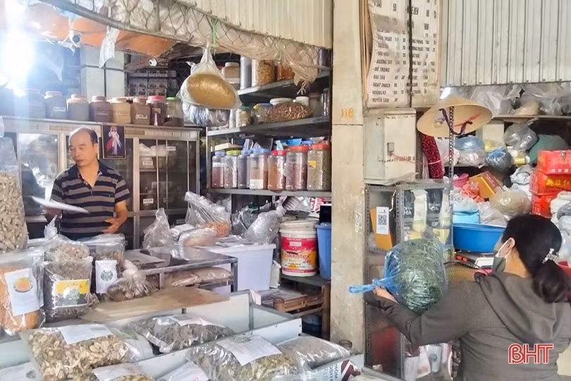 Người dân Hà Tĩnh dần hình thành thói quen chi tiêu không cần tiền mặt