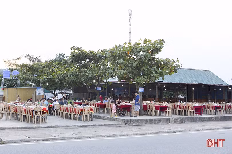 Người dân Hà Tĩnh dần hình thành thói quen chi tiêu không cần tiền mặt