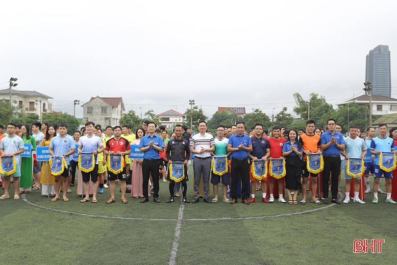 Khởi tranh Giải Bóng đá nam khối các cơ quan và doanh nghiệp Hà Tĩnh