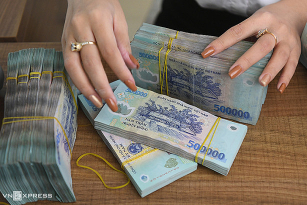 Hai ngân hàng quốc doanh hạ lãi suất tiết kiệm về 5,5%