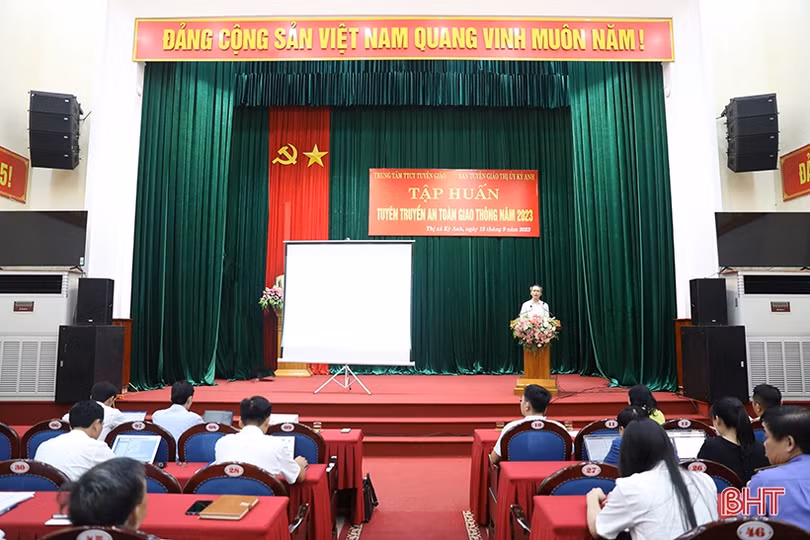 Tập huấn ATGT cho cán bộ cơ sở thị xã Kỳ Anh