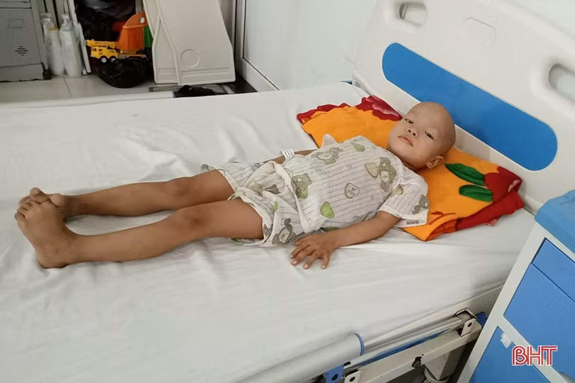 MS 2319: Bé gái 3 tuổi ở Hà Tĩnh mắc ung thư hiếm gặp cần giúp đỡ