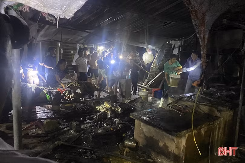 Kịp thời khống chế đám cháy trong đêm ở chợ Cương Gián