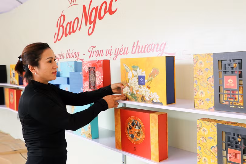 Thị trường bánh trung thu ở Hà Tĩnh: Giá cao nhất gần 3 triệu đồng/hộp