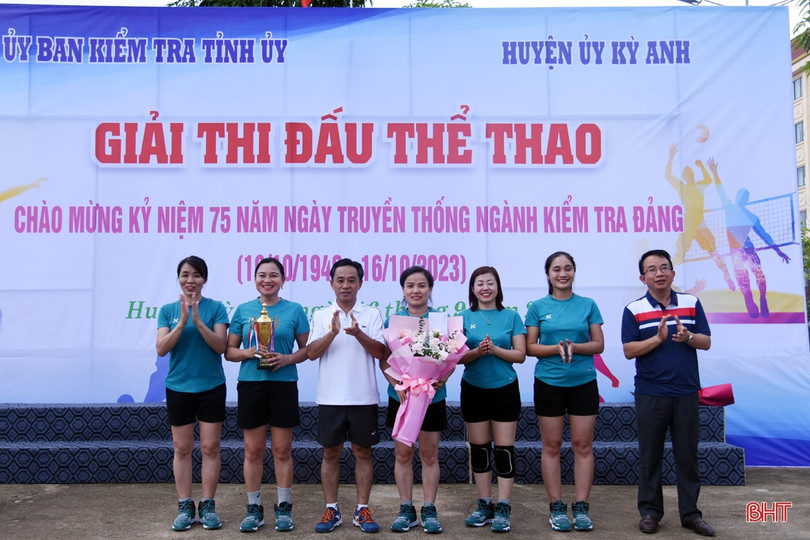 Hấp dẫn giải bóng chuyền kỷ niệm ngành Kiểm tra Đảng