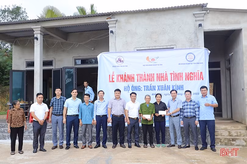 Khánh thành 3 ngôi nhà tình nghĩa ở Hương Khê