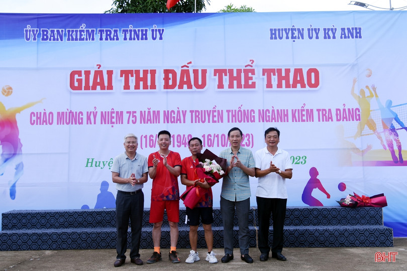 Hấp dẫn giải bóng chuyền kỷ niệm ngành Kiểm tra Đảng