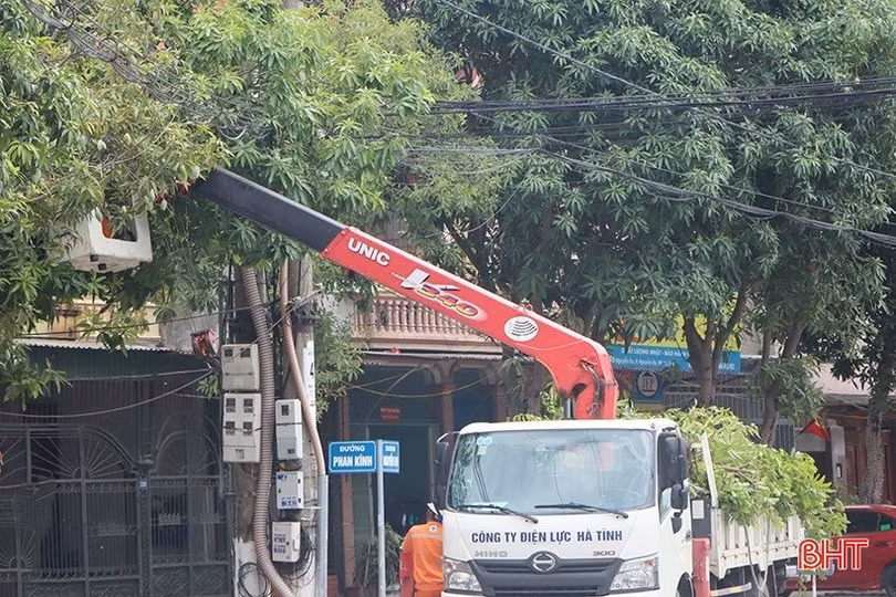 Ngành điện Hà Tĩnh triển khai sớm các kịch bản giảm thiểu tối đa thiệt hại do thiên tai