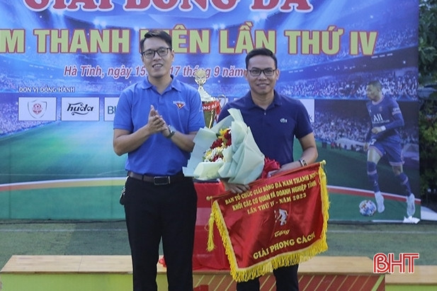 Bế mạc Giải Bóng đá nam Khối các cơ quan và doanh nghiệp Hà Tĩnh