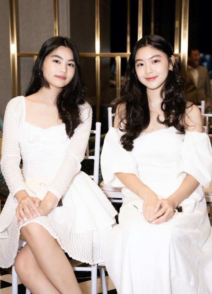Thời trang đồng điệu của hai con gái Quyền Linh