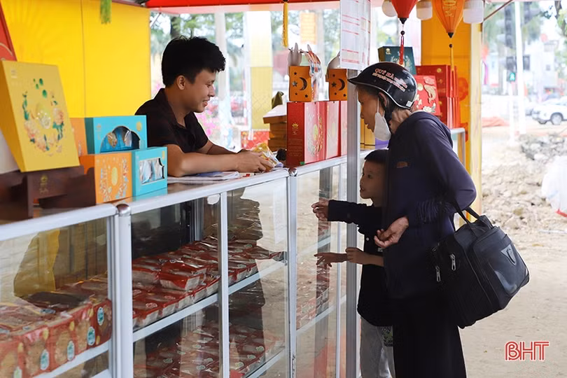 Thị trường bánh trung thu ở Hà Tĩnh: Giá cao nhất gần 3 triệu đồng/hộp