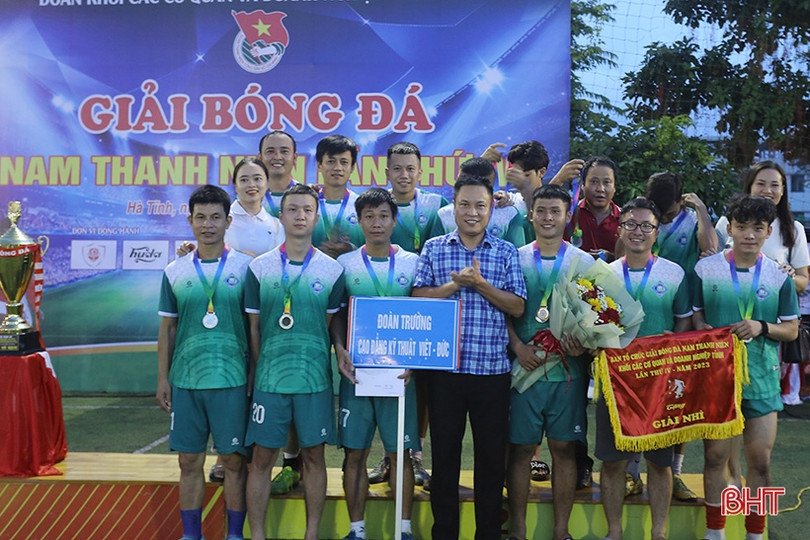 Bế mạc Giải Bóng đá nam Khối các cơ quan và doanh nghiệp Hà Tĩnh