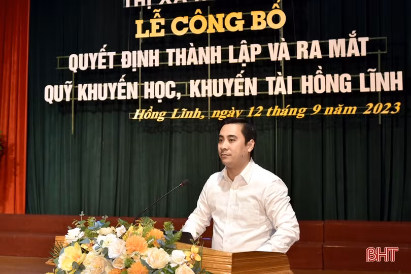 Gần 1 tỷ đồng ủng hộ Quỹ Khuyến học, khuyến tài Hồng Lĩnh