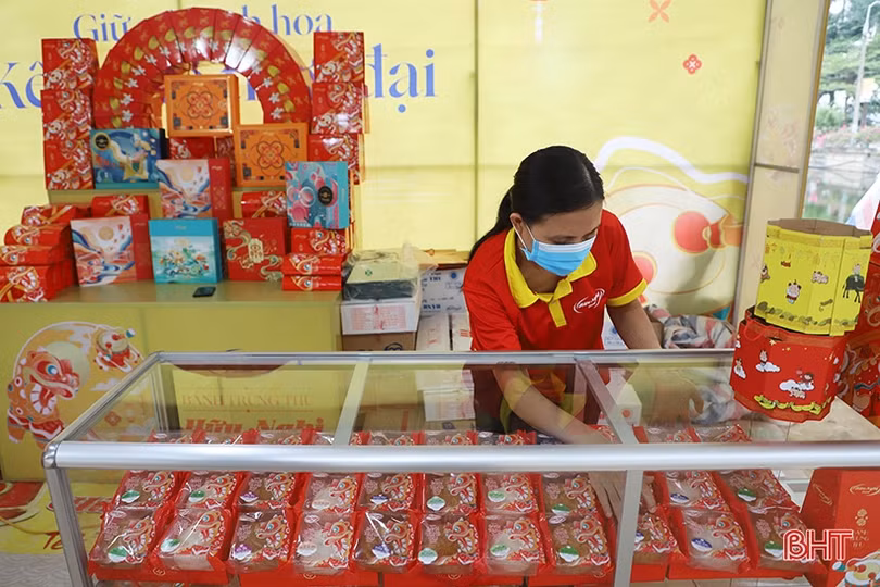 Thị trường bánh trung thu ở Hà Tĩnh: Giá cao nhất gần 3 triệu đồng/hộp