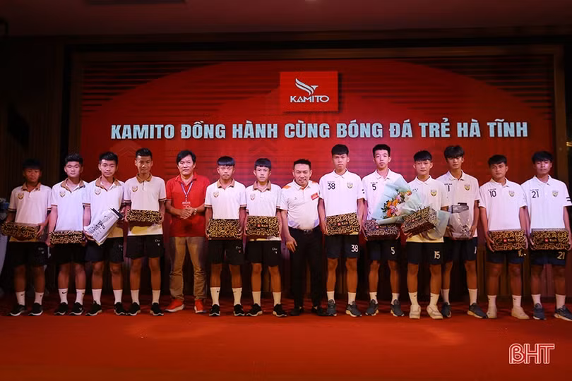 Hội cổ động viên tiếp tục đoàn kết, đồng hành cùng bóng đá Hà Tĩnh