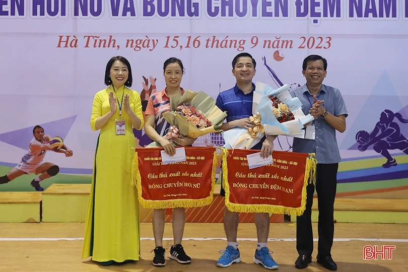 Trao thưởng Giải Bóng chuyền khối Hành chính - tổng hợp, văn hóa - xã hội