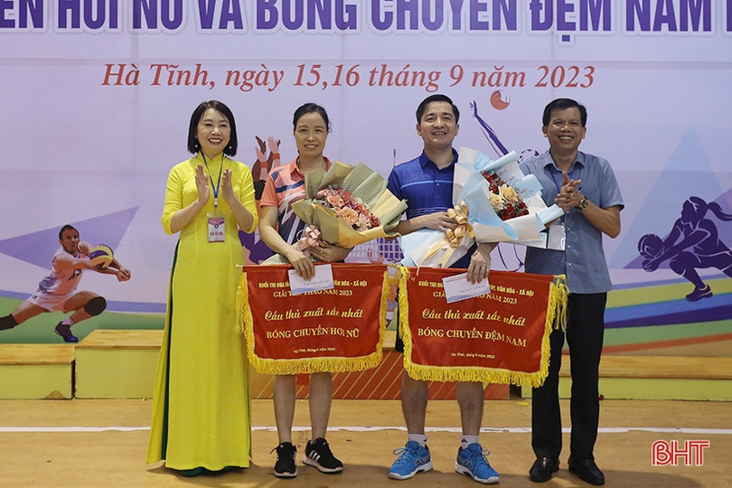 Trao thưởng Giải Bóng chuyền khối Hành chính - tổng hợp, văn hóa - xã hội
