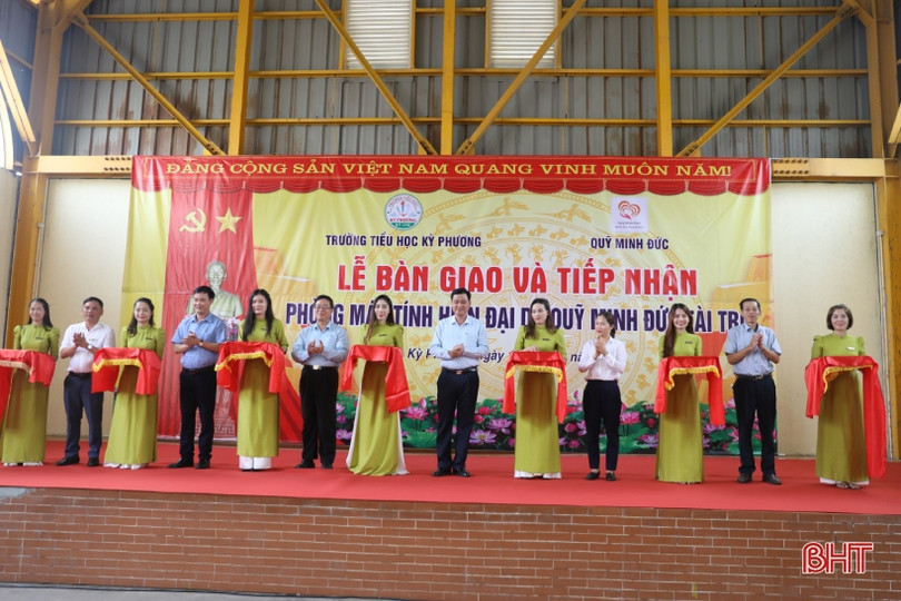 Quỹ Minh Đức trao phòng học máy tính cho trường học ở thị xã Kỳ Anh