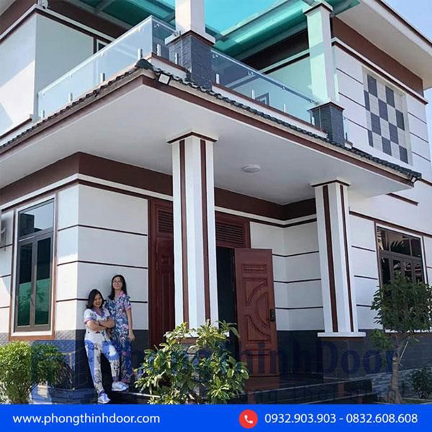 Phong Thịnh Door cung cấp cửa đi thép vân gỗ tại TPHCM