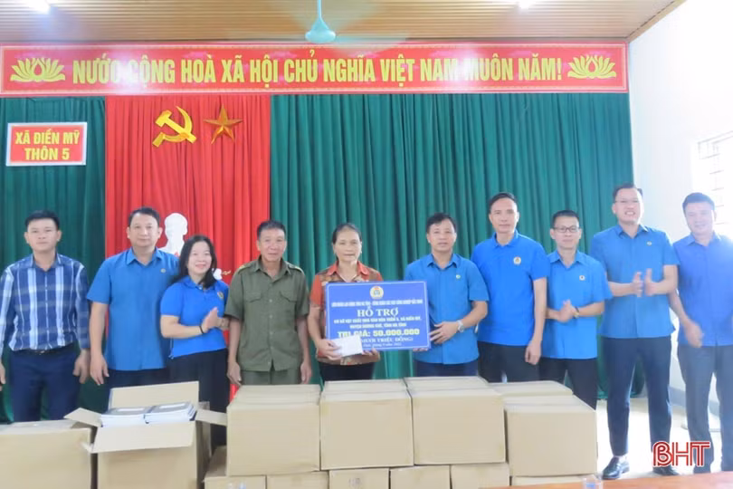 Công đoàn Các khu công nghiệp Bắc Ninh hỗ trợ xây dựng NTM, tặng quà cho đoàn viên ở Hà Tĩnh