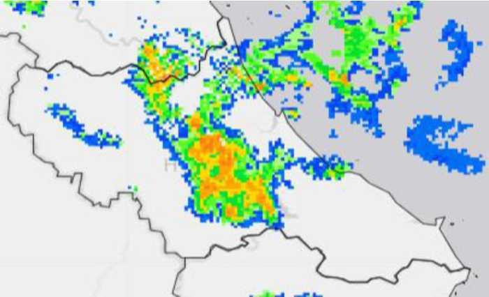 Đài Khí tượng Thủy văn Hà Tĩnh cảnh báo mưa lớn, đề phòng lốc, sét