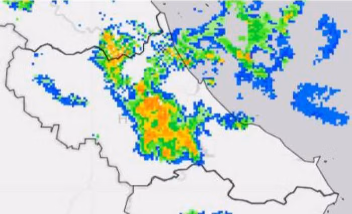 Đài Khí tượng Thủy văn Hà Tĩnh cảnh báo mưa lớn, đề phòng lốc, sét