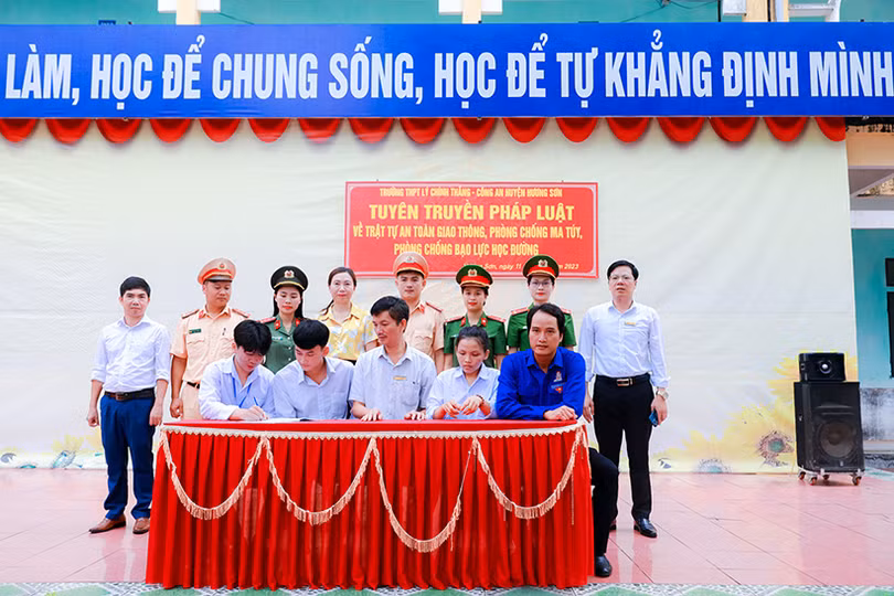 550 học sinh Hương Sơn được trang bị kiến thức pháp luật
