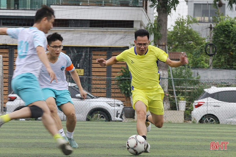 Khởi tranh Giải Bóng đá nam khối các cơ quan và doanh nghiệp Hà Tĩnh