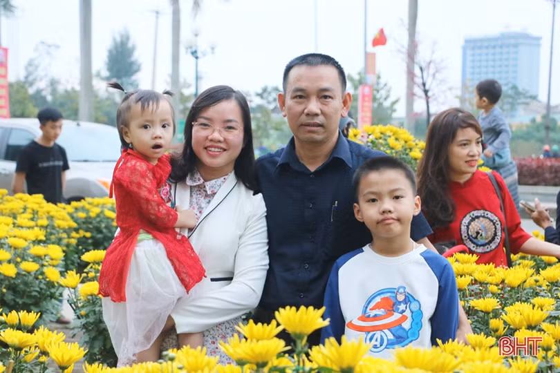 Ra phố hoa Hà Tĩnh mang Xuân về nhà