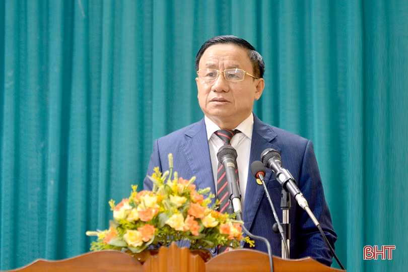 Lãnh đạo tỉnh Hà Tĩnh dự lễ chào cờ đầu năm mới