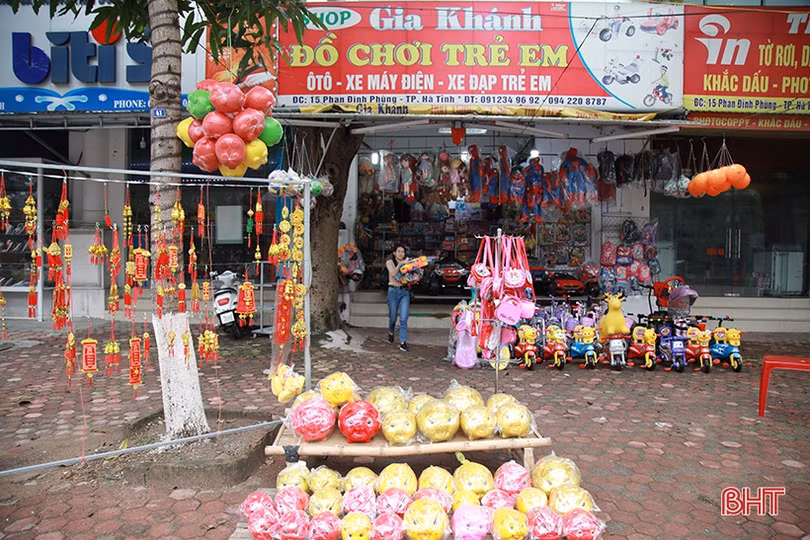 Phố, chợ Hà Tĩnh lại nhộn nhịp mua bán từ ngày mùng 2 Tết
