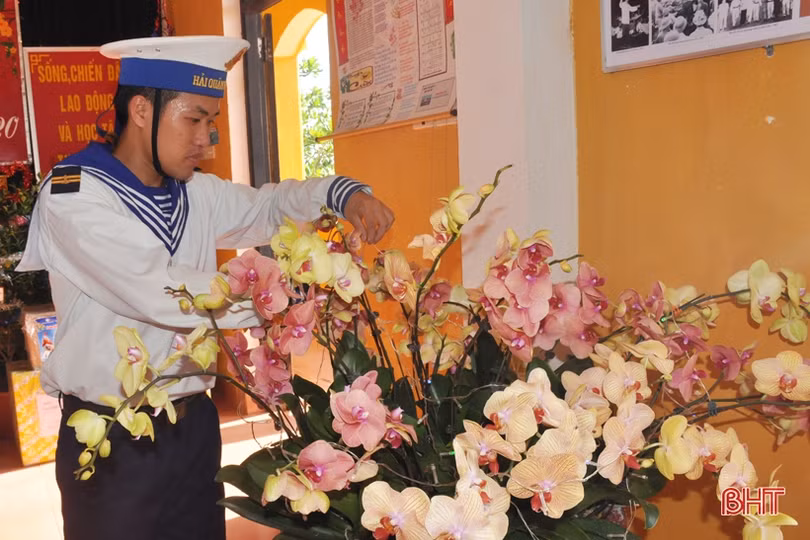 Quân, dân Trường Sa tất bật sửa soạn đón Tết Canh Tý 2020