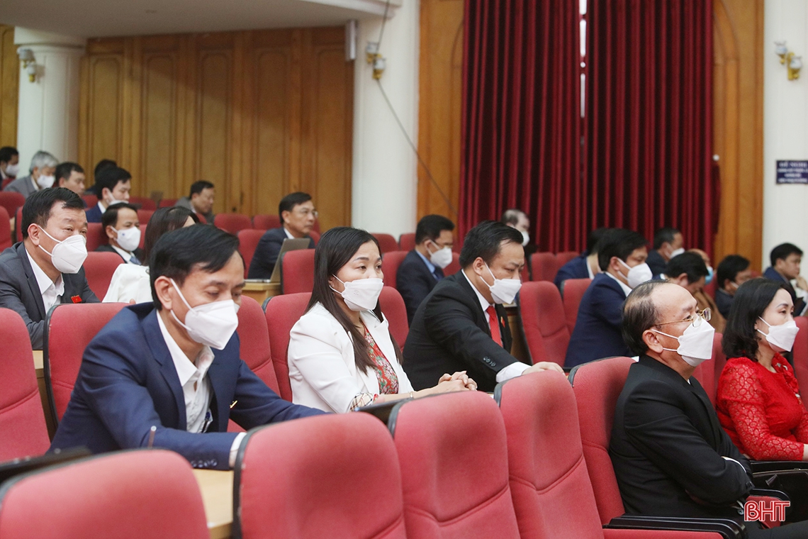 Đại biểu HĐND tỉnh Hà Tĩnh tâm huyết góp ý các báo cáo, dự thảo nghị quyết