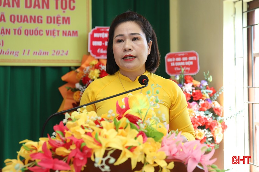 Bí thư Chi bộ thôn Sông Con ôn lại truyền thống 94 năm Ngày Đại đoàn kết dân tộc.