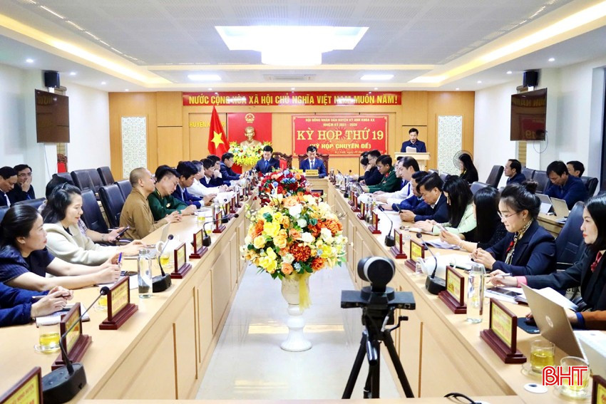 Các đại biểu tham dự kỳ họp.