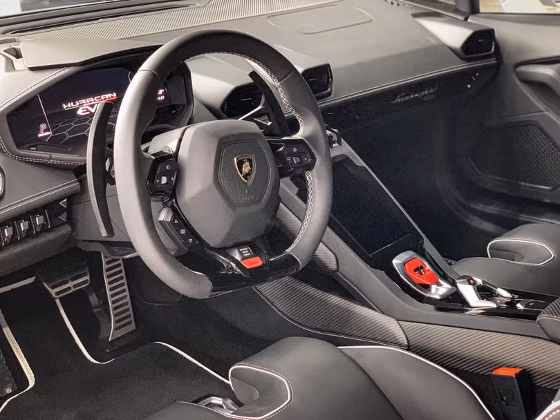 Lamborghini Huracan EVO RWD đầu tiên tại Việt Nam
